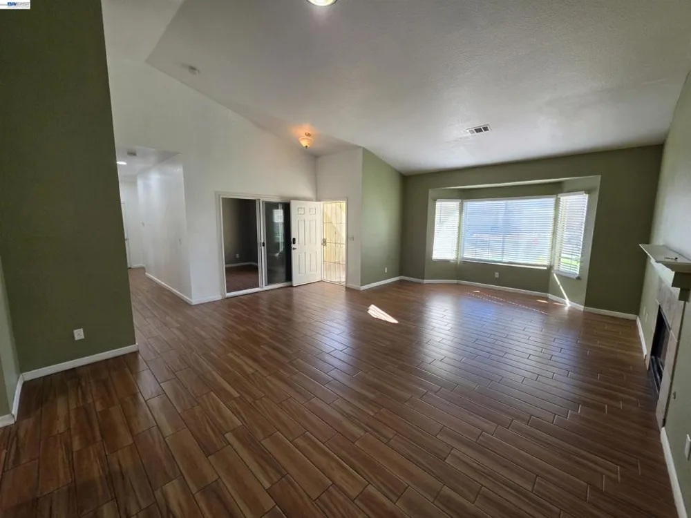 152 Chardonnay Street Los Banos, CA 93635