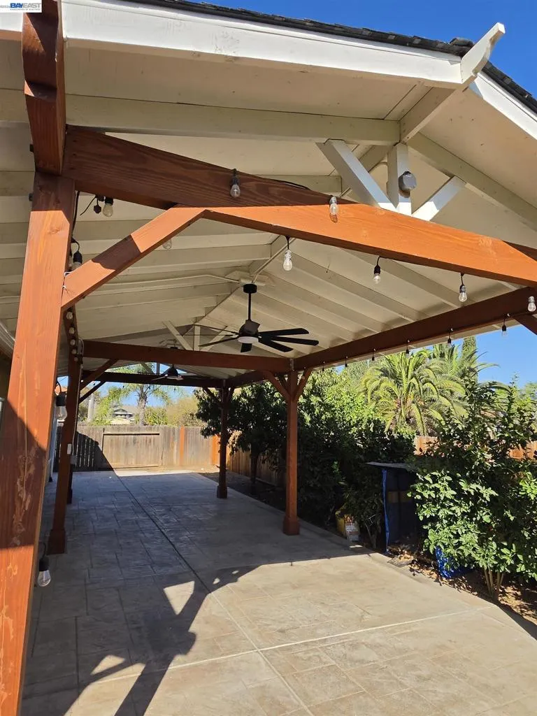 152 Chardonnay Street Los Banos, CA 93635