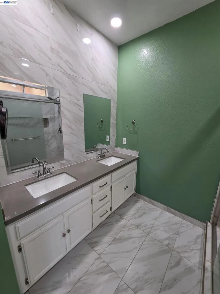 152 Chardonnay Street Los Banos, CA 93635