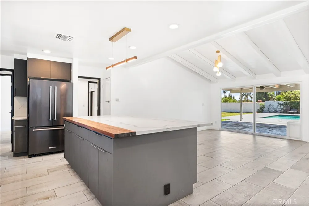 17600 Stare Street Northridge, CA 91325