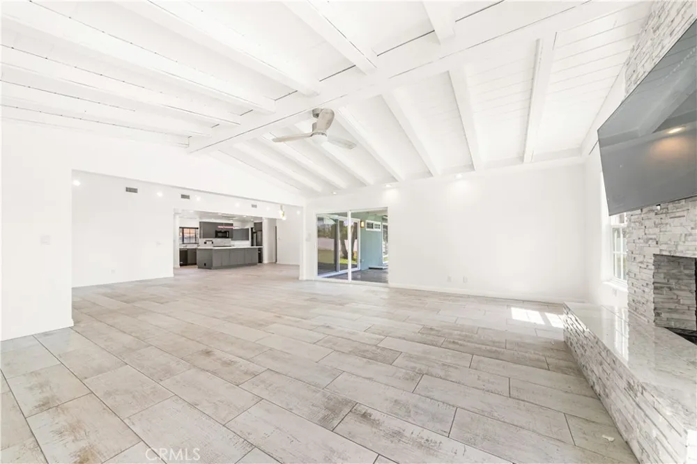 17600 Stare Street Northridge, CA 91325