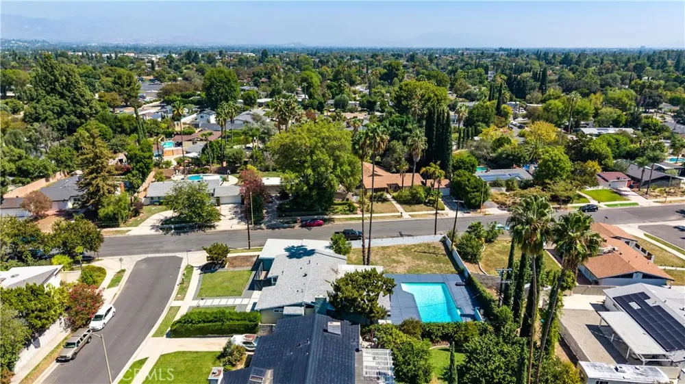 17600 Stare Street Northridge, CA 91325