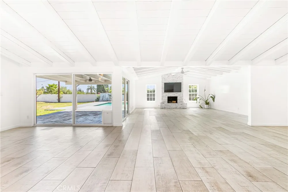 17600 Stare Street Northridge, CA 91325