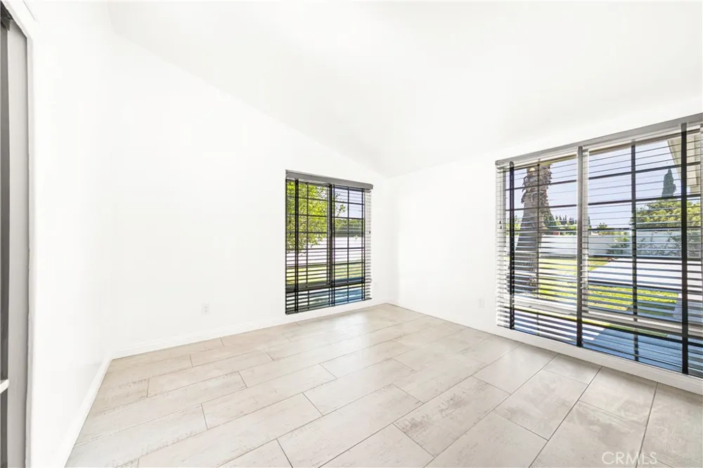17600 Stare Street Northridge, CA 91325