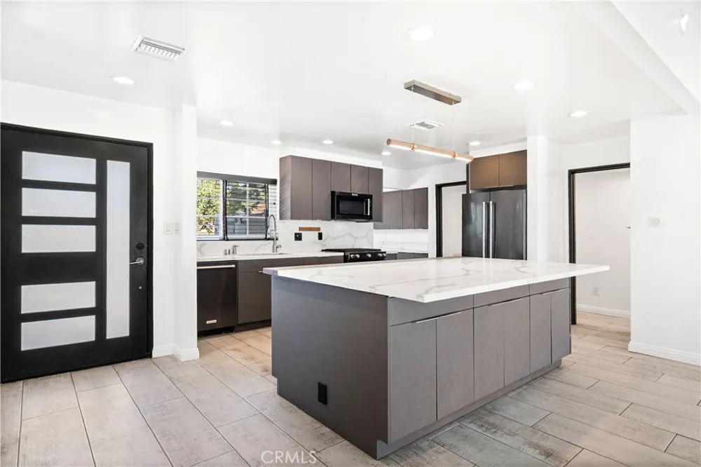 17600 Stare Street Northridge, CA 91325