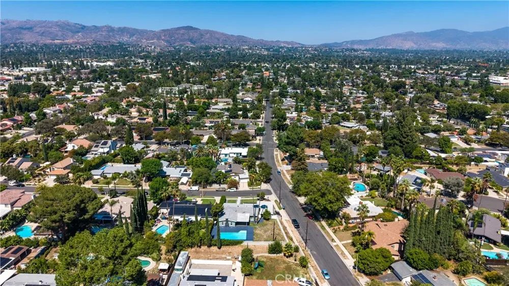 17600 Stare Street Northridge, CA 91325