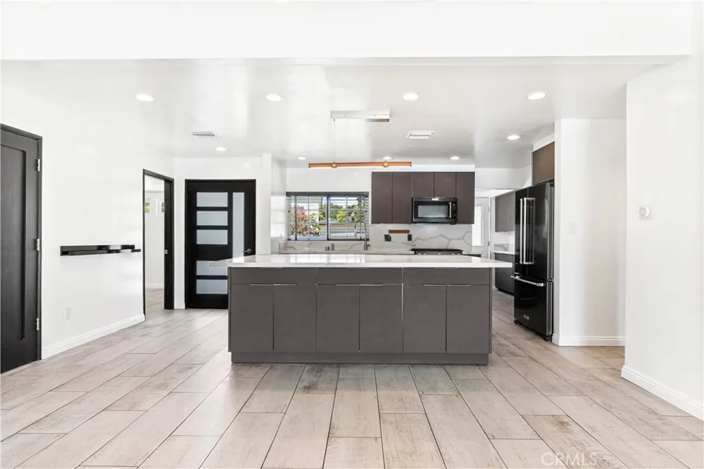 17600 Stare Street Northridge, CA 91325