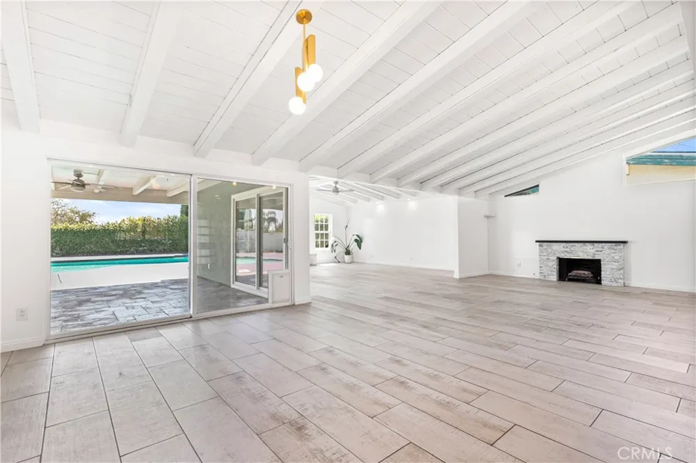 17600 Stare Street Northridge, CA 91325