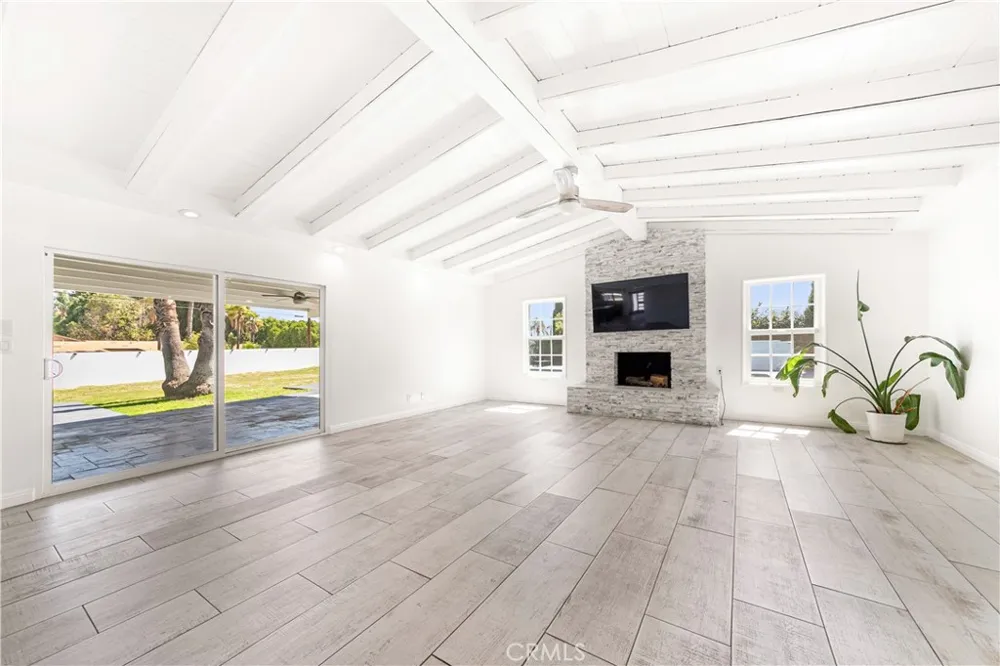 17600 Stare Street Northridge, CA 91325