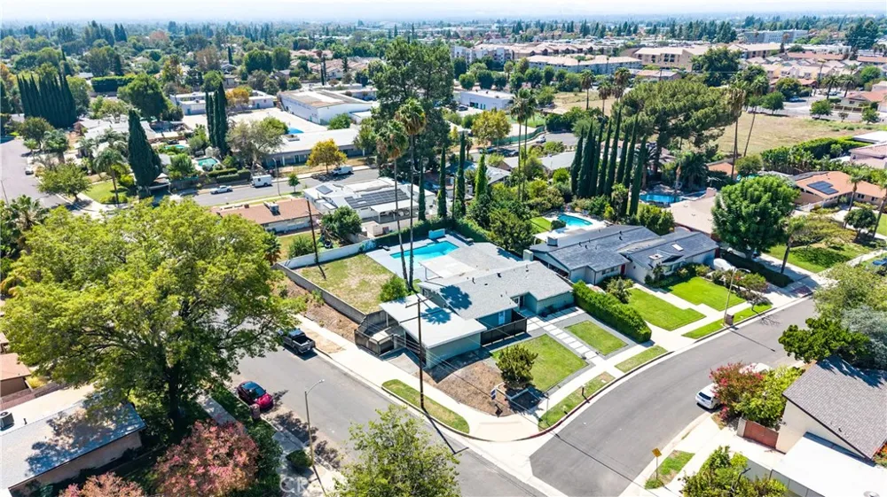 17600 Stare Street Northridge, CA 91325