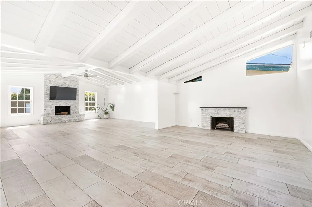 17600 Stare Street Northridge, CA 91325