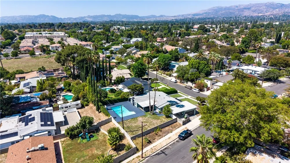 17600 Stare Street Northridge, CA 91325