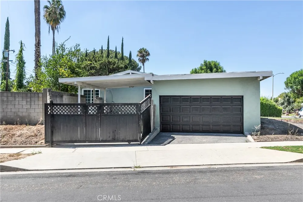 17600 Stare Street Northridge, CA 91325