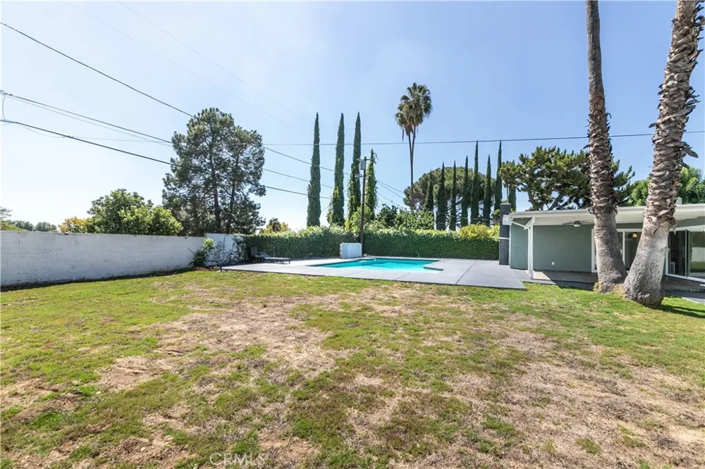 17600 Stare Street Northridge, CA 91325