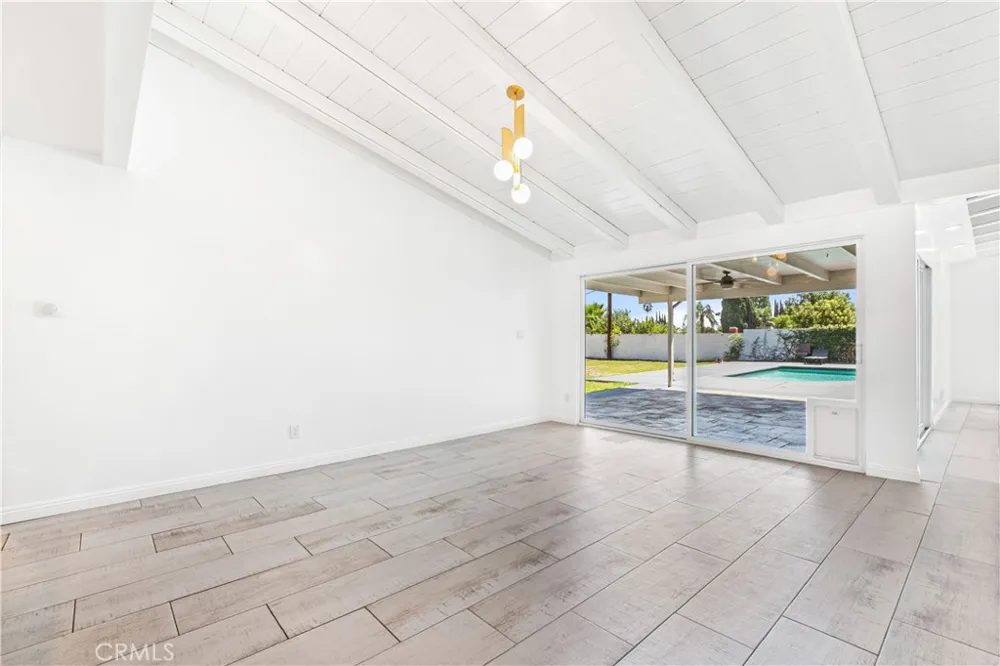 17600 Stare Street Northridge, CA 91325