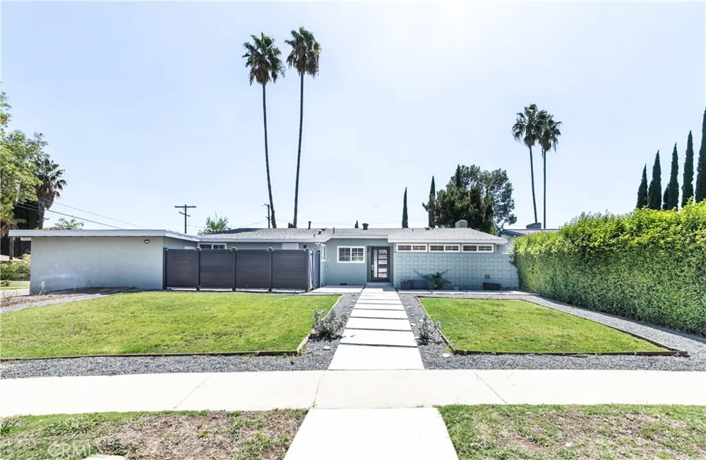 17600 Stare Street Northridge, CA 91325