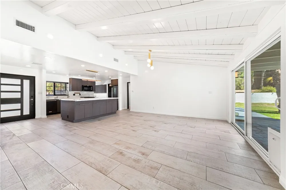 17600 Stare Street Northridge, CA 91325