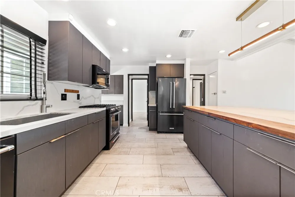 17600 Stare Street Northridge, CA 91325