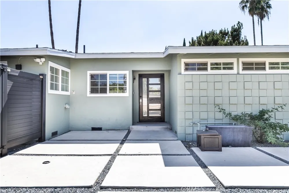 17600 Stare Street Northridge, CA 91325