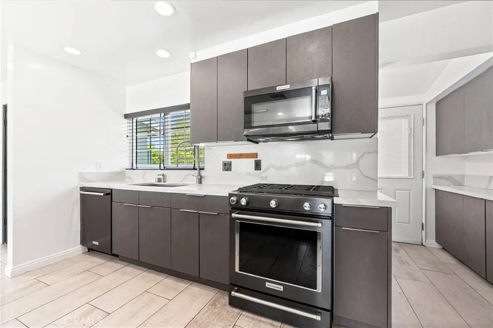 17600 Stare Street Northridge, CA 91325