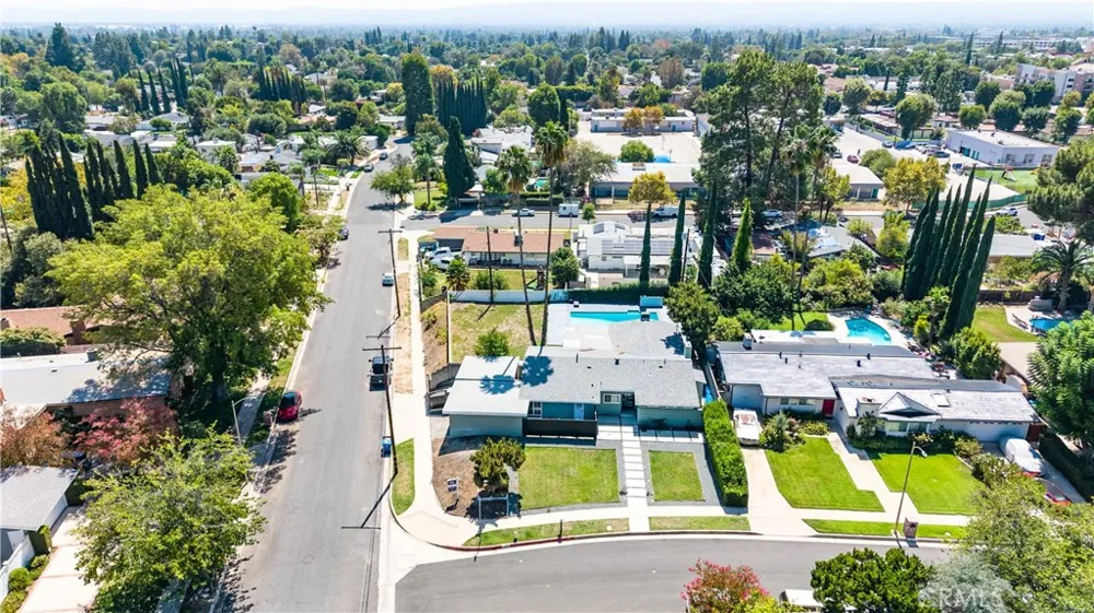 17600 Stare Street Northridge, CA 91325