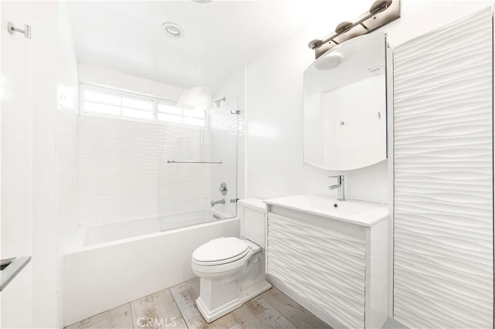 17600 Stare Street Northridge, CA 91325