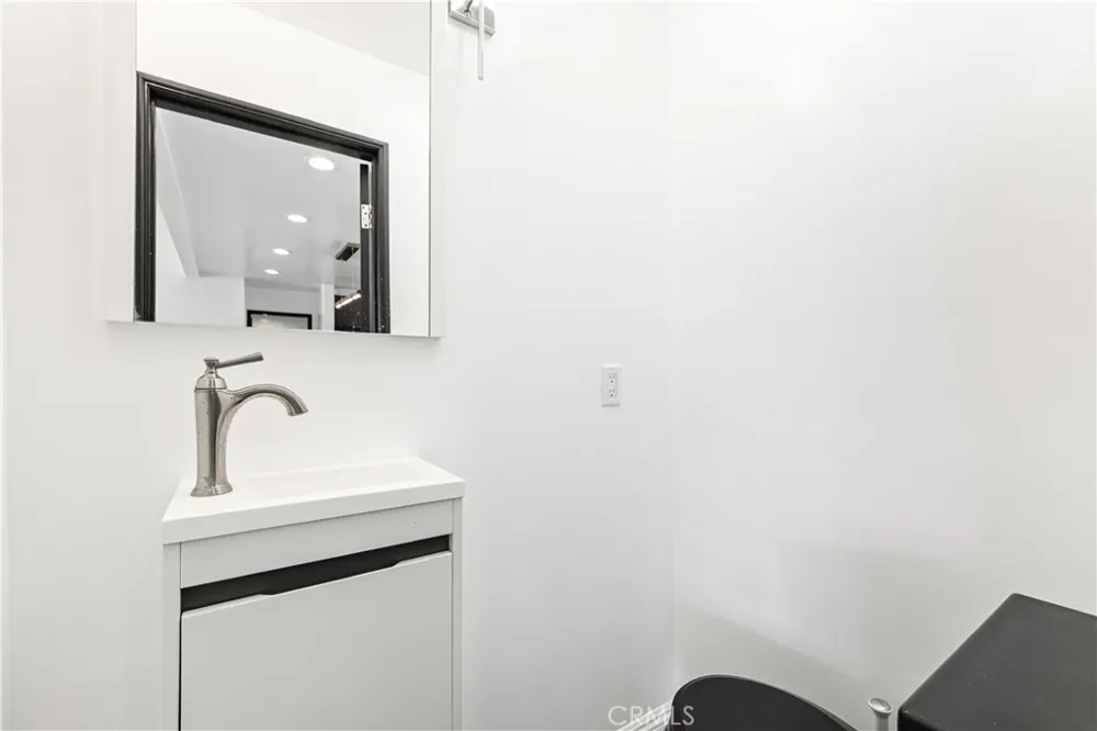 17600 Stare Street Northridge, CA 91325