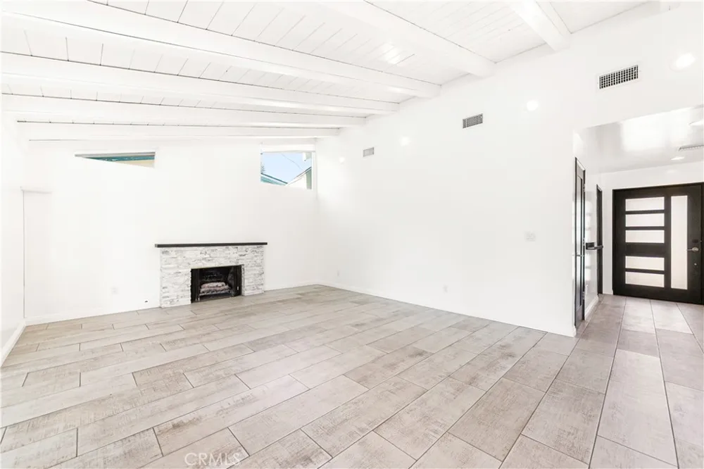 17600 Stare Street Northridge, CA 91325