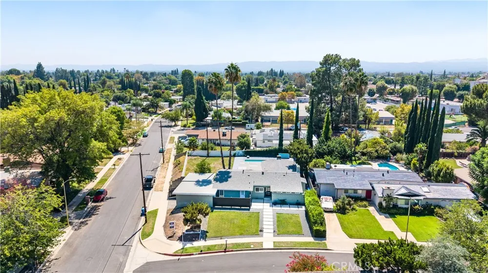 17600 Stare Street Northridge, CA 91325