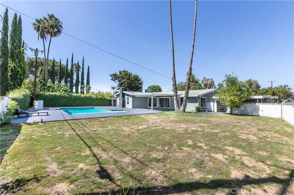 17600 Stare Street Northridge, CA 91325