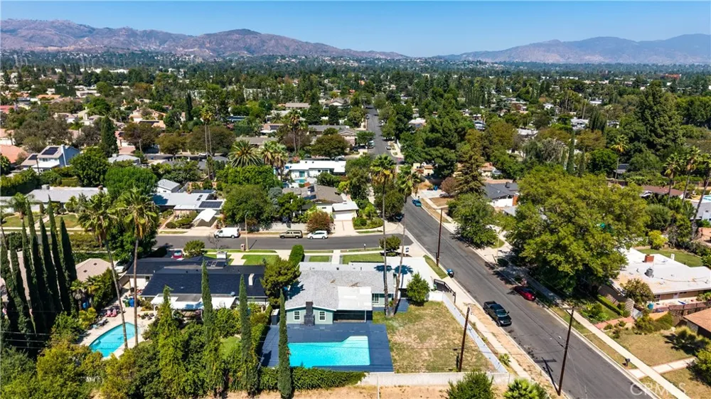 17600 Stare Street Northridge, CA 91325