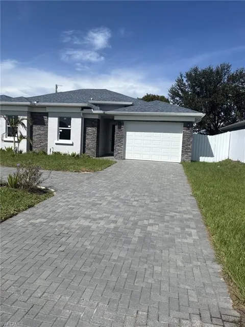 908 NE 8th Place