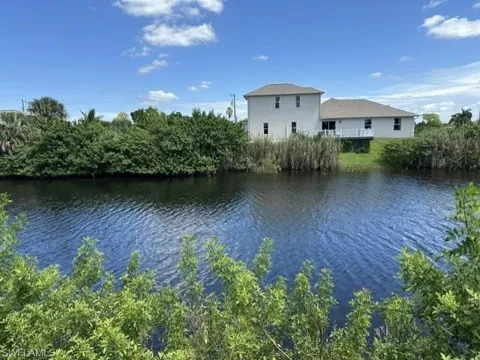 2529 NE 20th Place