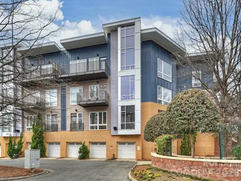 2200 Lyndhurst Avenue #102