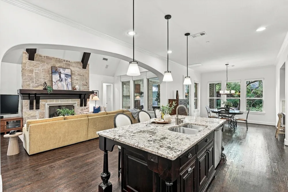 627 Lake Point Drive Irving, TX 75039