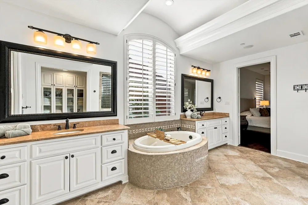 627 Lake Point Drive Irving, TX 75039