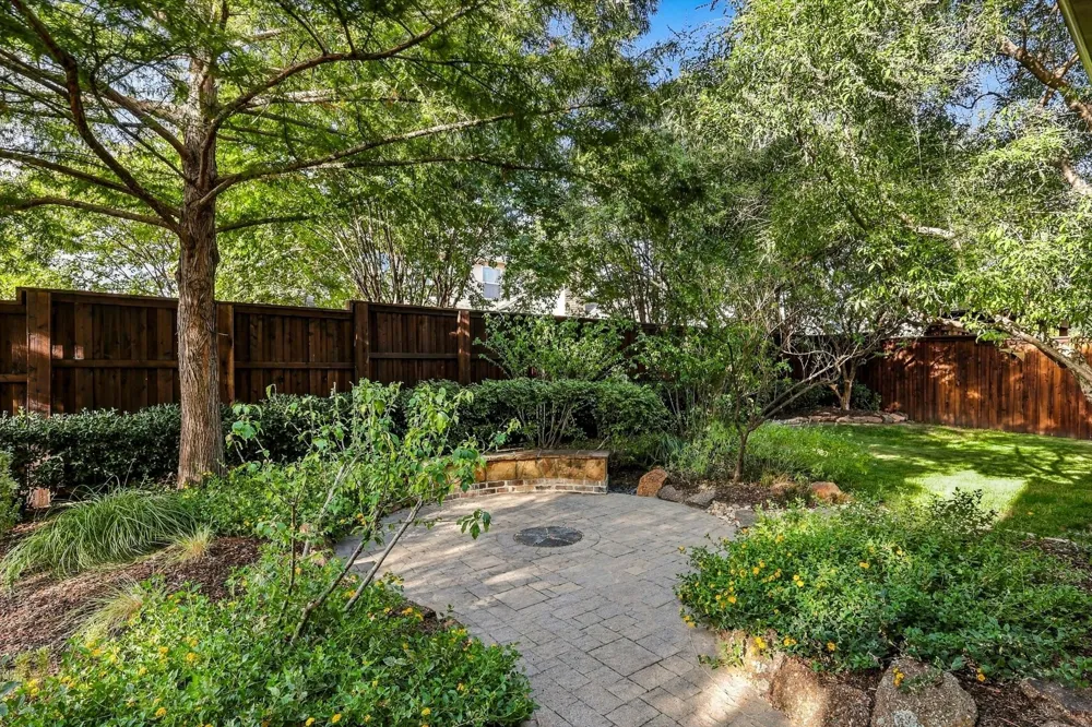 627 Lake Point Drive Irving, TX 75039