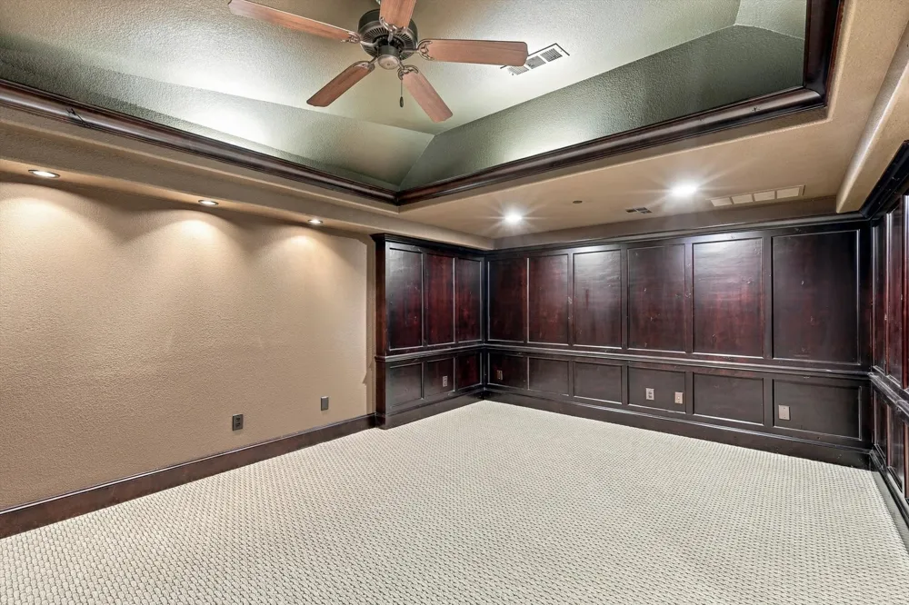 627 Lake Point Drive Irving, TX 75039