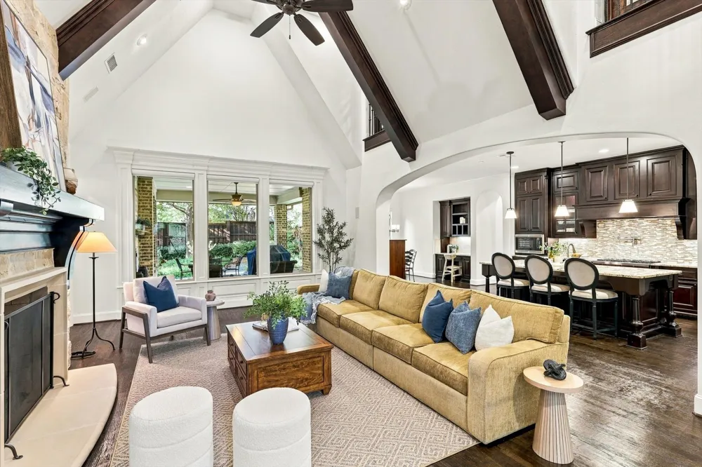 627 Lake Point Drive Irving, TX 75039