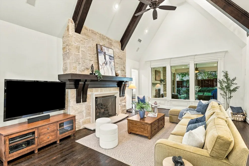 627 Lake Point Drive Irving, TX 75039