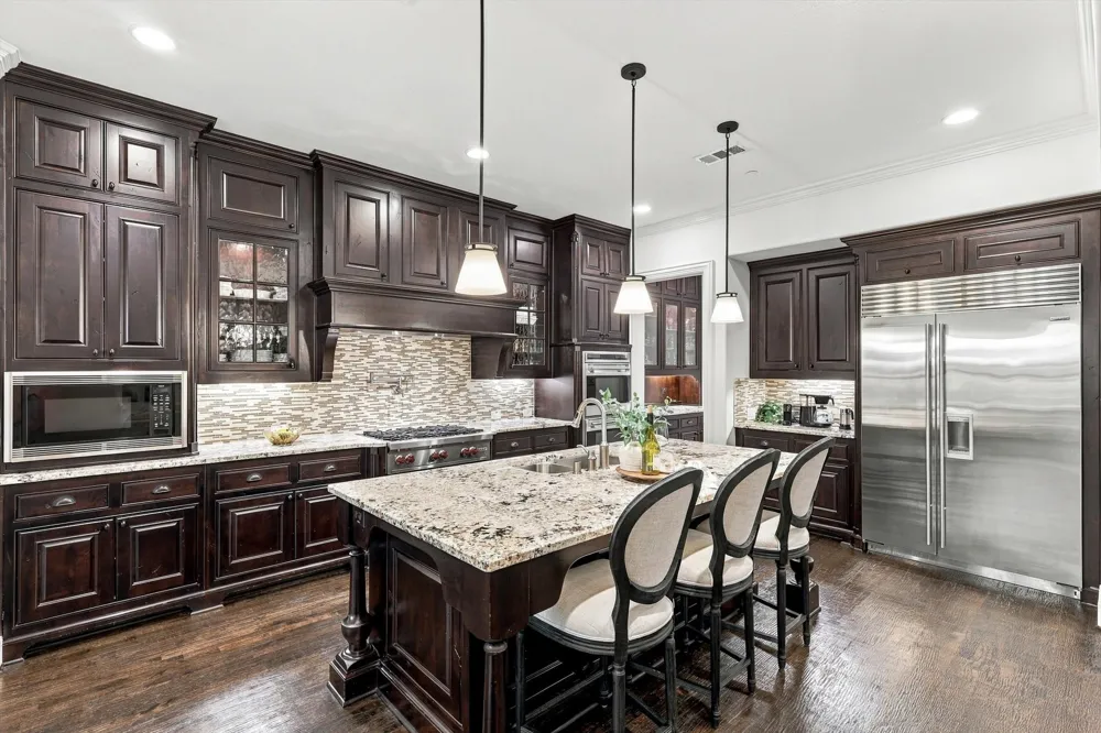 627 Lake Point Drive Irving, TX 75039