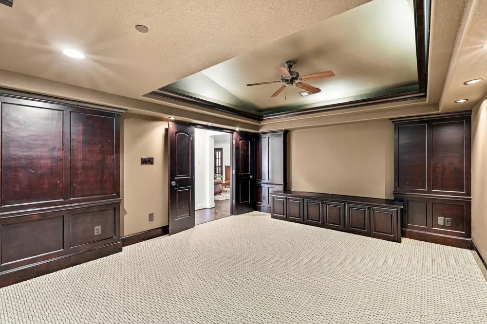 627 Lake Point Drive Irving, TX 75039