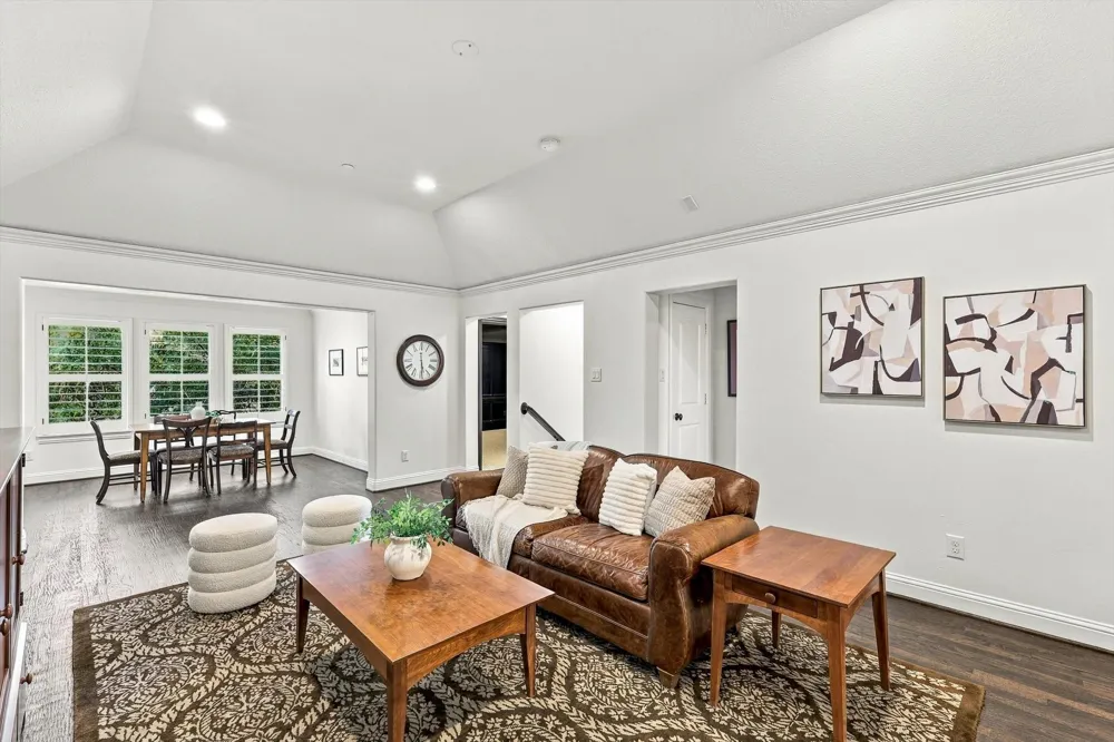 627 Lake Point Drive Irving, TX 75039