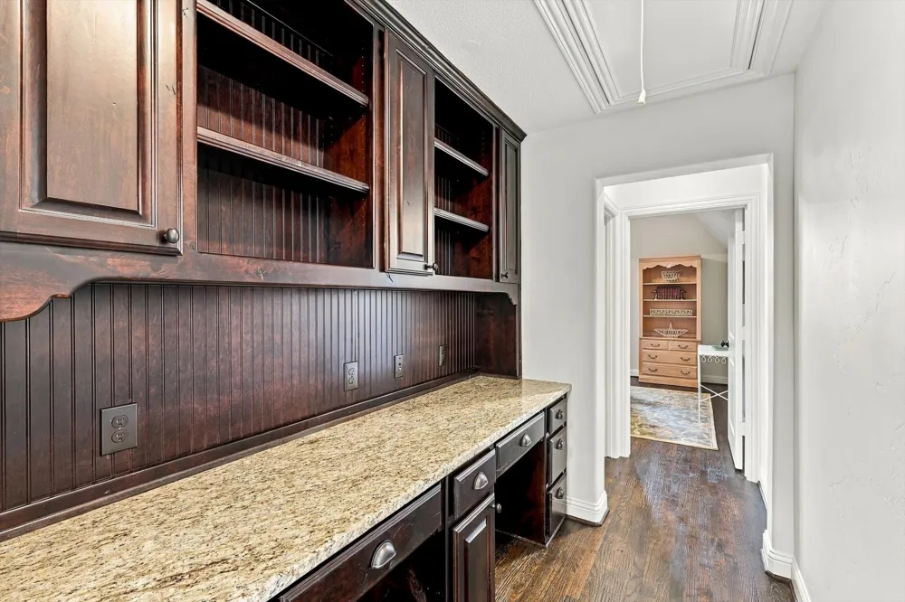 627 Lake Point Drive Irving, TX 75039