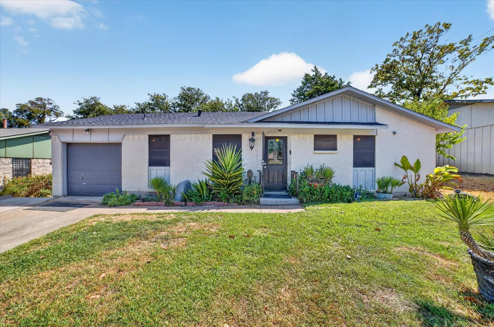 1262 Hidden Valley Drive Dallas, TX 75241