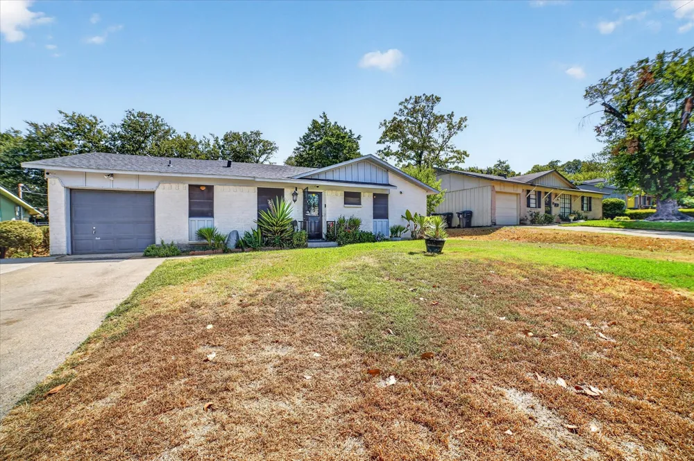 1262 Hidden Valley Drive Dallas, TX 75241