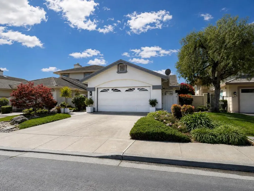 231 Montclair Lane Salinas, CA 93906