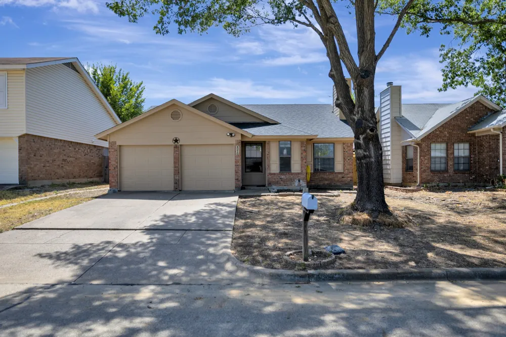 4210 Meadow Park Drive Arlington, TX 76017