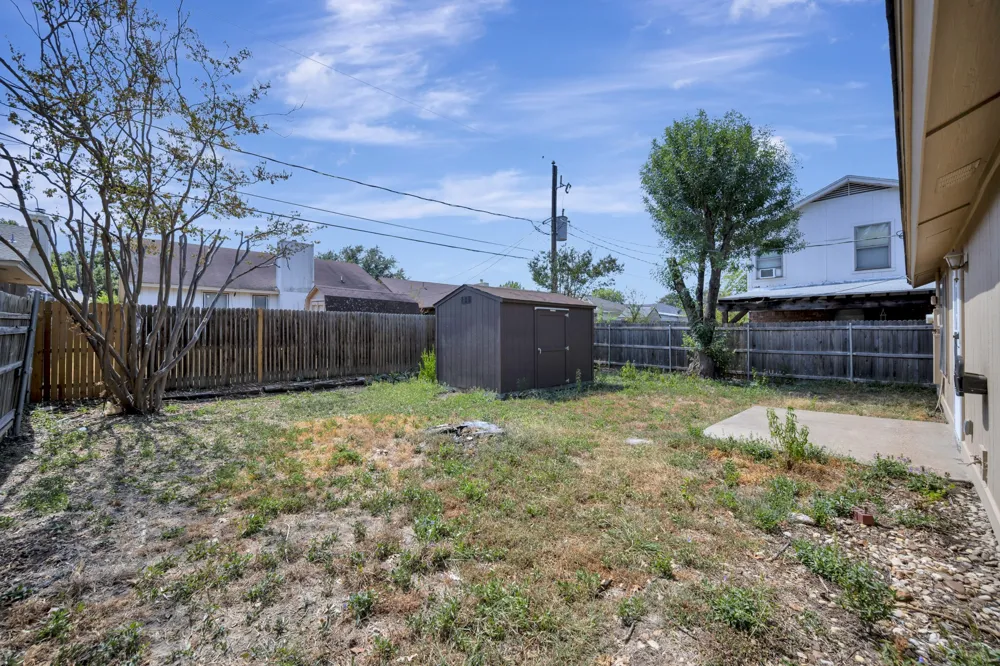 4210 Meadow Park Drive Arlington, TX 76017