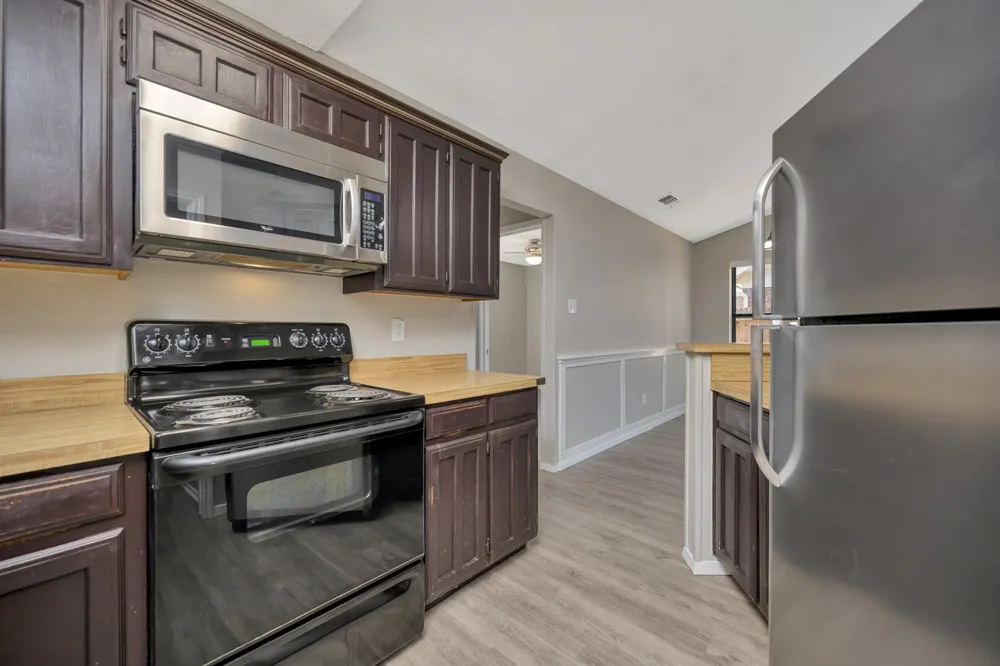 4210 Meadow Park Drive Arlington, TX 76017